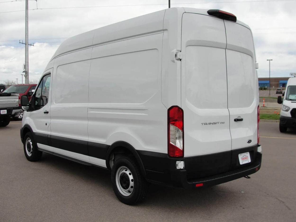 2022 Ford Transit | Photo 3 of 16