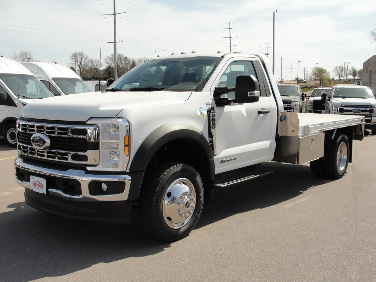 2024 Ford F-550 | Photo 1 of 18