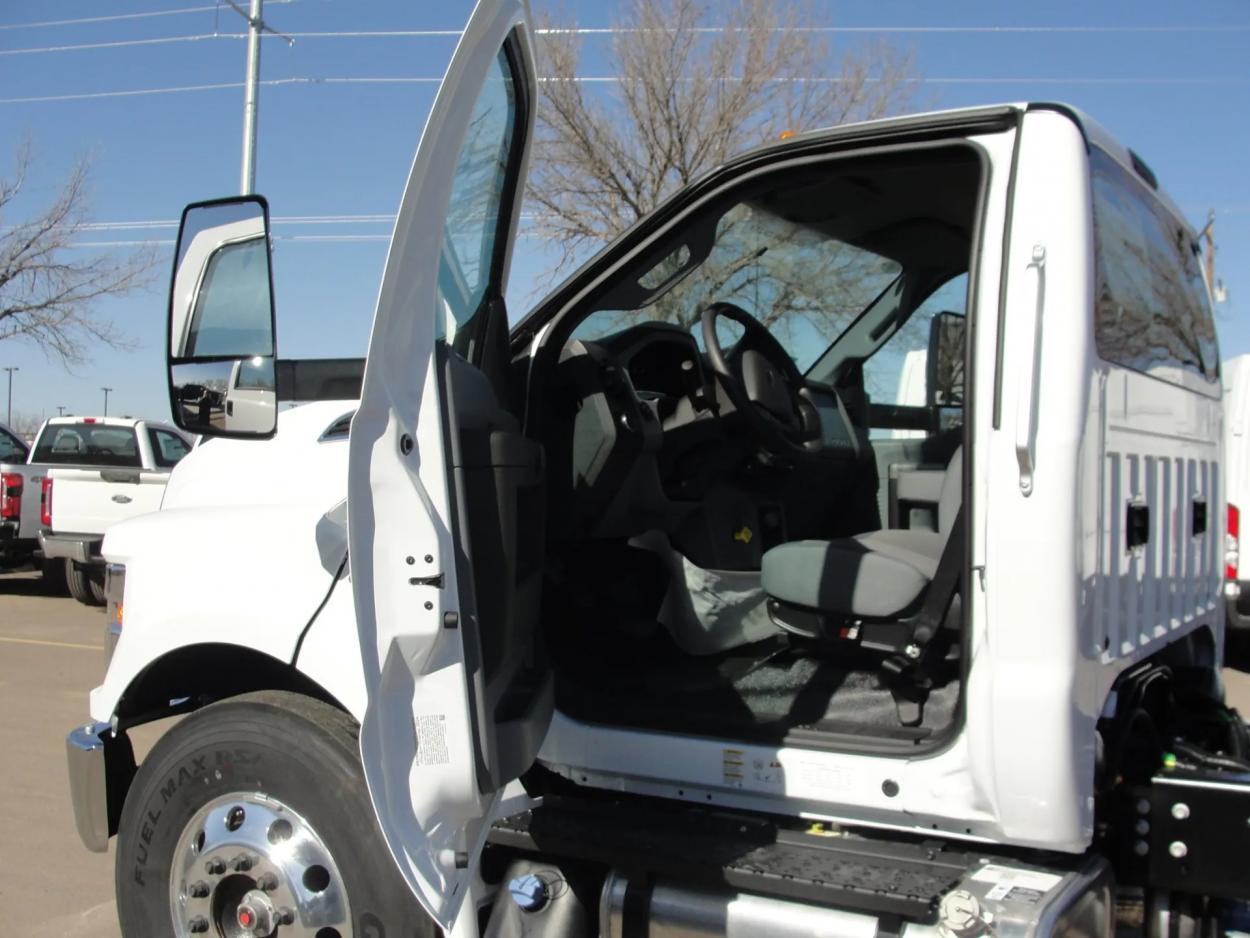 2025 Ford F-650 | Photo 18 of 23