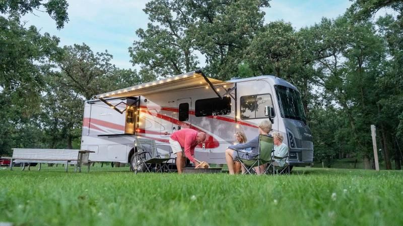 Exterior of the 2023 Winnebago Sunstar