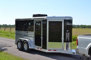 Bumper pull livestock trailer