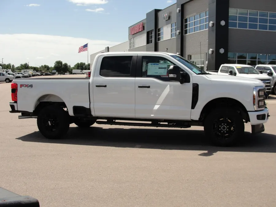 2024 Ford F-350 | Photo 6 of 18