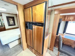 2008 Newmar Dutch Star 4317 | Thumbnail Photo 12 of 33