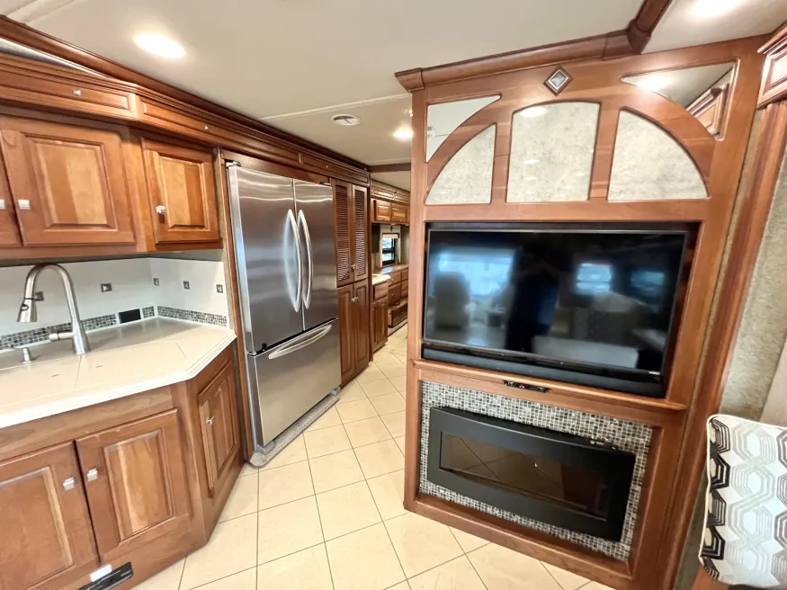 2014 Itasca Meridian 36M | Photo 11 of 30