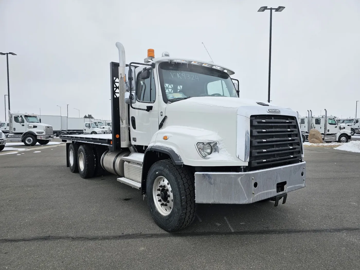 2025 Freightliner 114SD | Photo 3 of 16