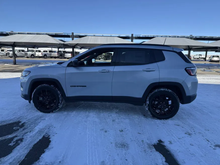 2025 Jeep Compass Latitude | Photo 5 of 14