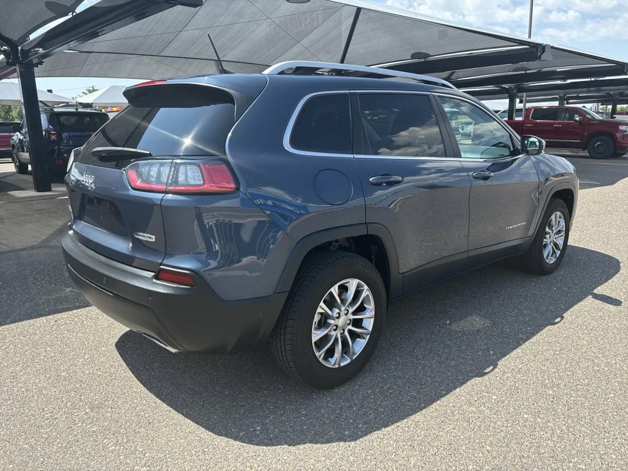 2021 Jeep Cherokee Latitude Lux | Photo 4 of 20