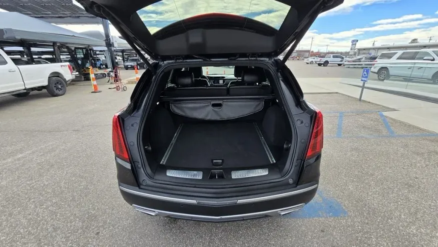 2023 Cadillac XT5 | Photo 8 of 31