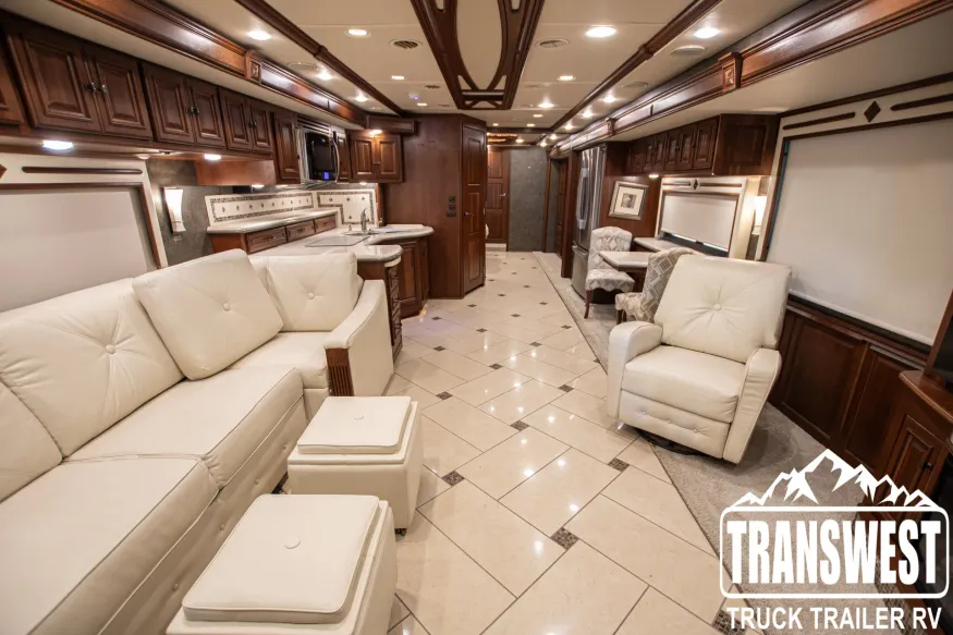 2015 Winnebago Tour 42 QD | Photo 2 of 24