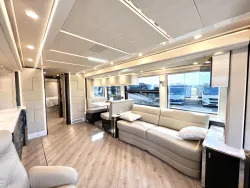 2023 Emerald Prevost H3-45 | Thumbnail Photo 5 of 47