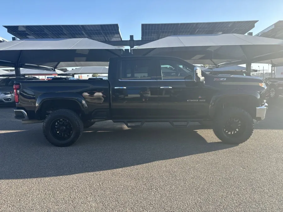 2020 Chevrolet Silverado 2500HD LTZ | Photo 6 of 22