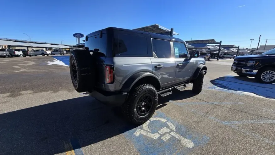 2024 Ford Bronco | Photo 5 of 29