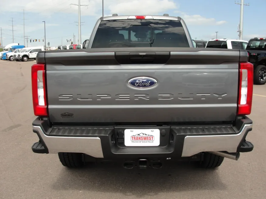 2024 Ford F-350 | Photo 4 of 17