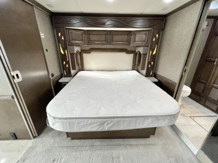 2019 Newmar Ventana 3709 | Photo 16 of 31