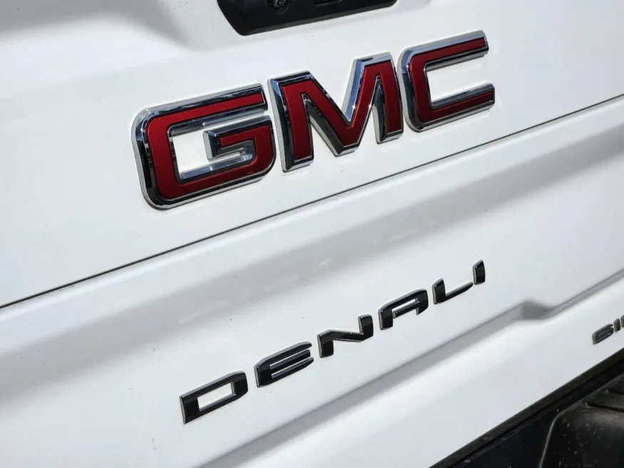 2020 GMC Sierra 2500HD Denali | Photo 13 of 33