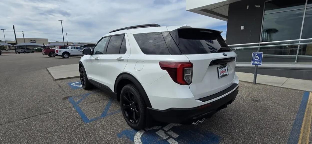 2024 Ford Explorer | Photo 6 of 35