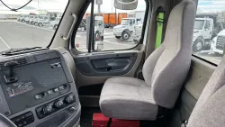 2017 Freightliner Cascadia | Thumbnail Photo 10 of 16