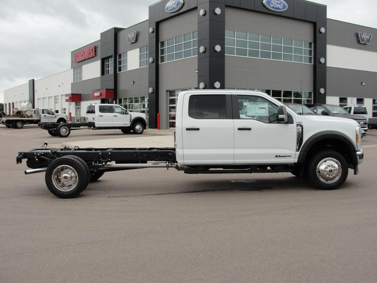 2024 Ford F-550 | Photo 6 of 15