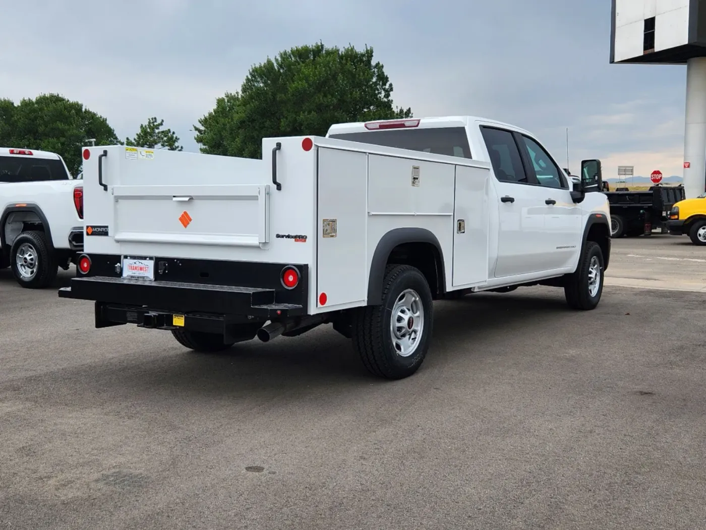 2024 GMC Sierra 2500HD Pro | Photo 2 of 27