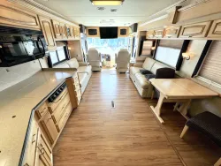 2007 Newmar Dutch Star 4324 | Thumbnail Photo 4 of 31