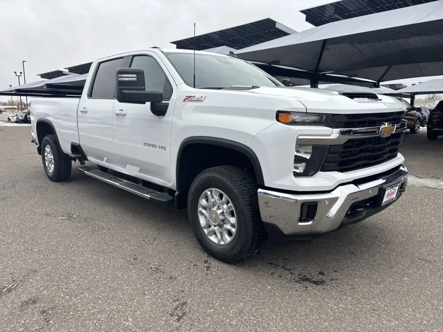 2025 Chevrolet Silverado 3500HD LT | Photo 6 of 19