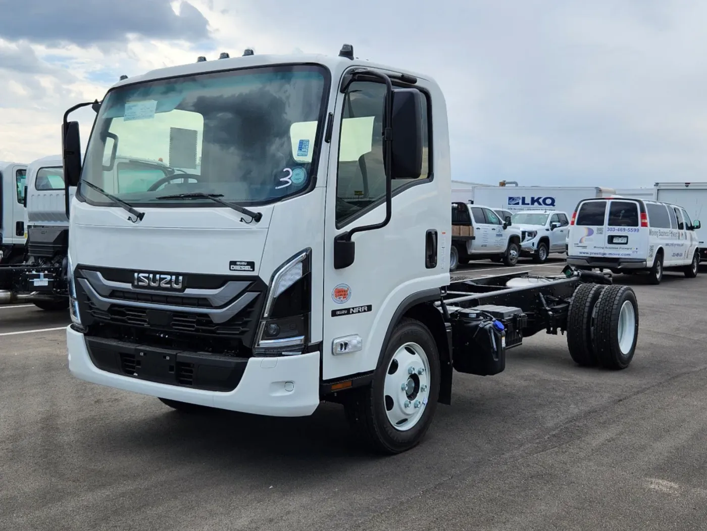 2025 Isuzu NRR DIESEL CAB CHASSIS 150 WHEELBASE | Photo 2 of 7