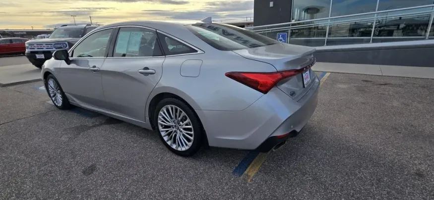 2019 Toyota Avalon | Photo 6 of 29