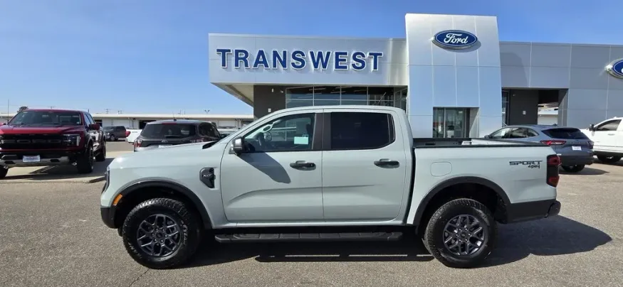 2024 Ford Ranger | Photo 2 of 32