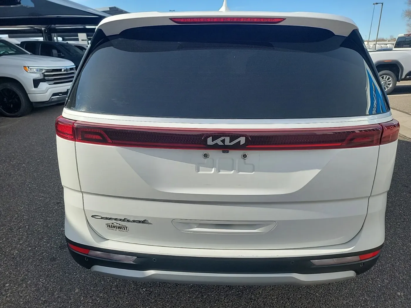 2022 Kia Carnival LXS | Photo 3 of 16