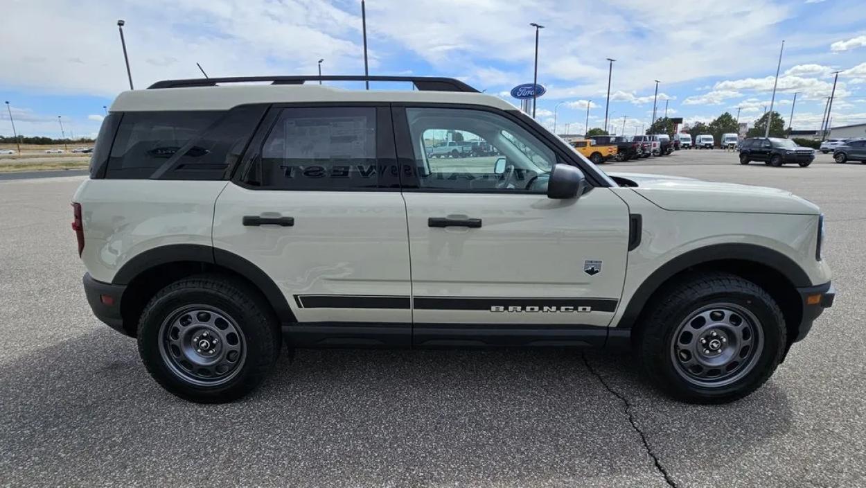 2024 Ford Bronco Sport | Photo 5 of 31