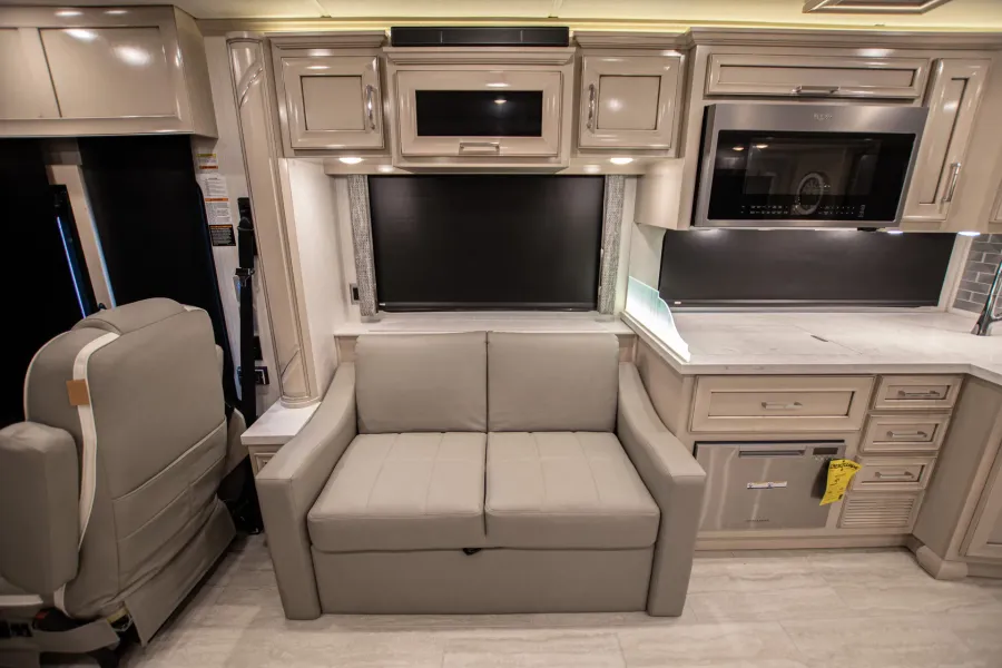 2024 Newmar Ventana 3809 | Photo 10 of 29