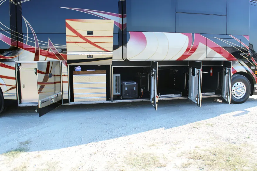 2016 Prevost Outlaw H3-45 | Photo 26 of 30