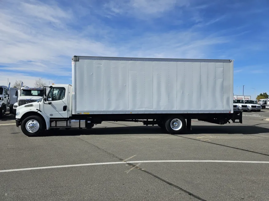 2018 Freightliner M2 106 | Photo 5 of 20