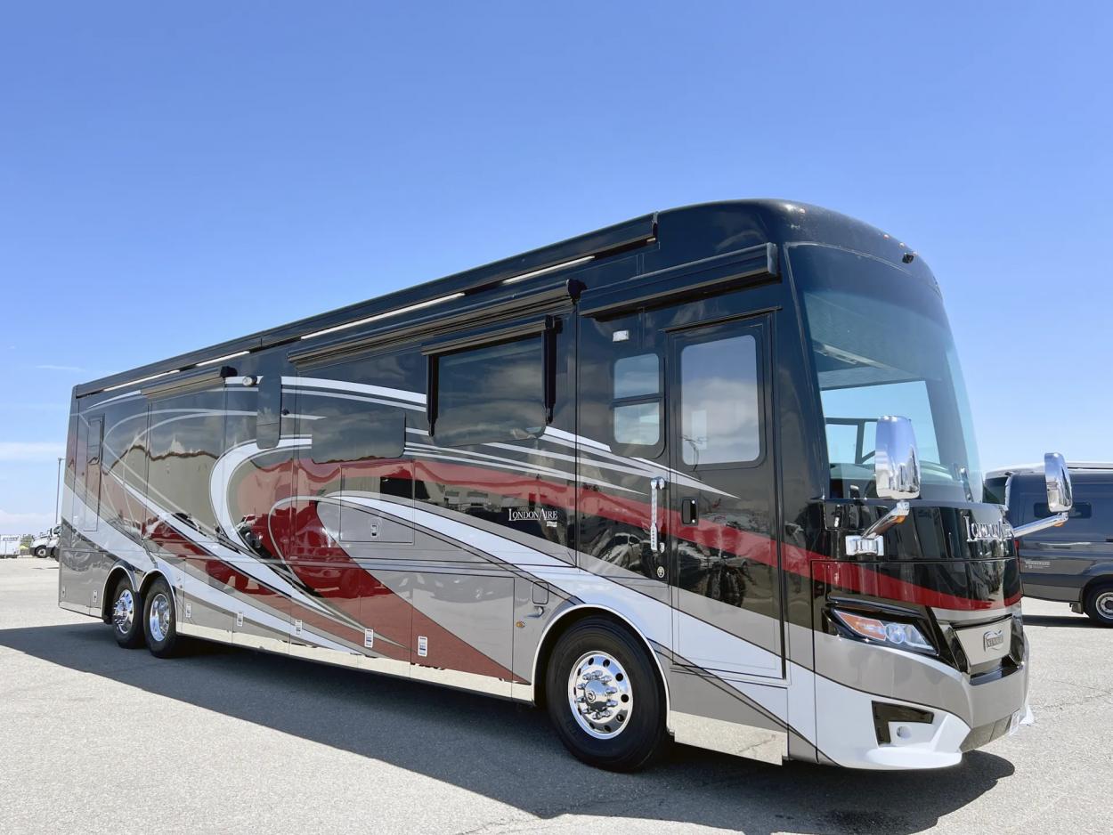 2022 Newmar London Aire 4551 