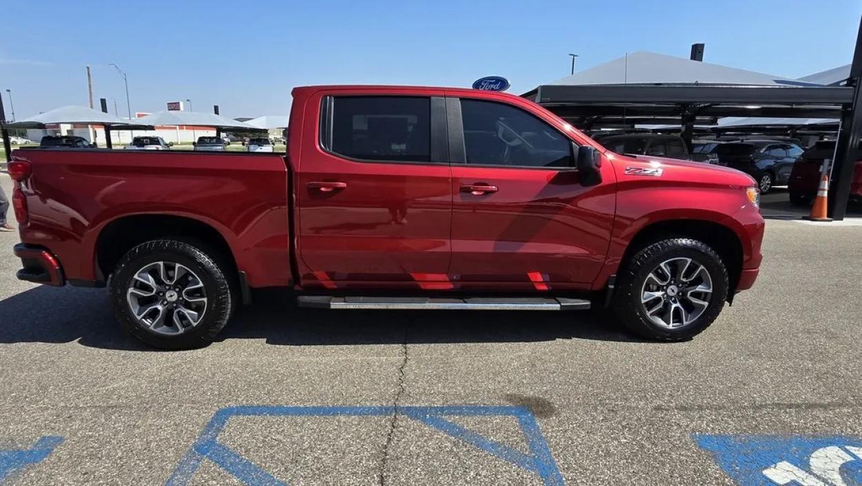 2023 Chevrolet Silverado 1500 | Photo 4 of 30