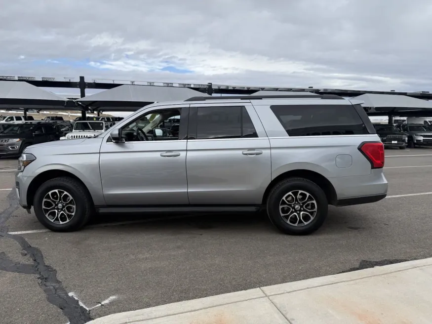 2023 Ford Expedition Max XLT | Photo 4 of 20