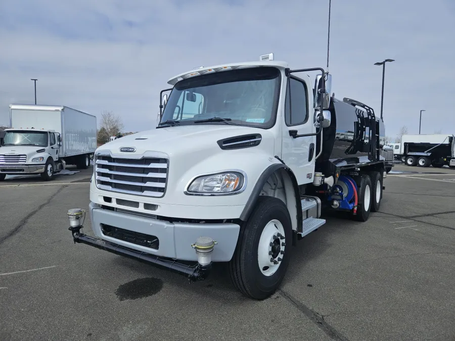 2025 Freightliner M2 106 | Photo 1 of 17