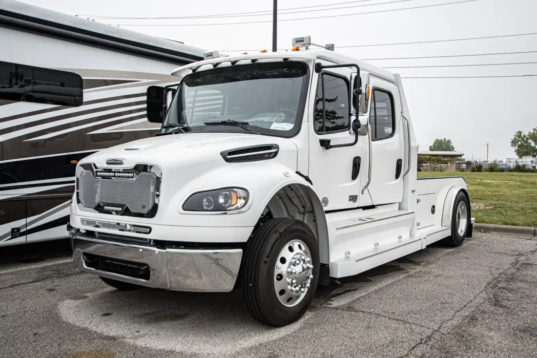 2024 Freightliner M2 106 Laredo 