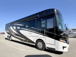 2020 Newmar London Aire 4543 | Thumbnail Photo 1 of 31