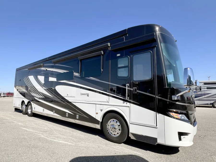 2020 Newmar London Aire 4543 | Photo 1 of 31