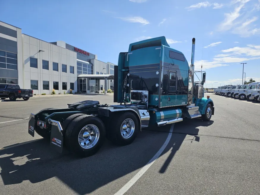 2022 Kenworth W900 | Photo 7 of 28