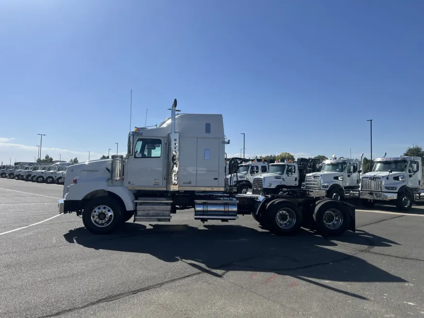 2020 Western Star 4900SA | Photo 8 of 21