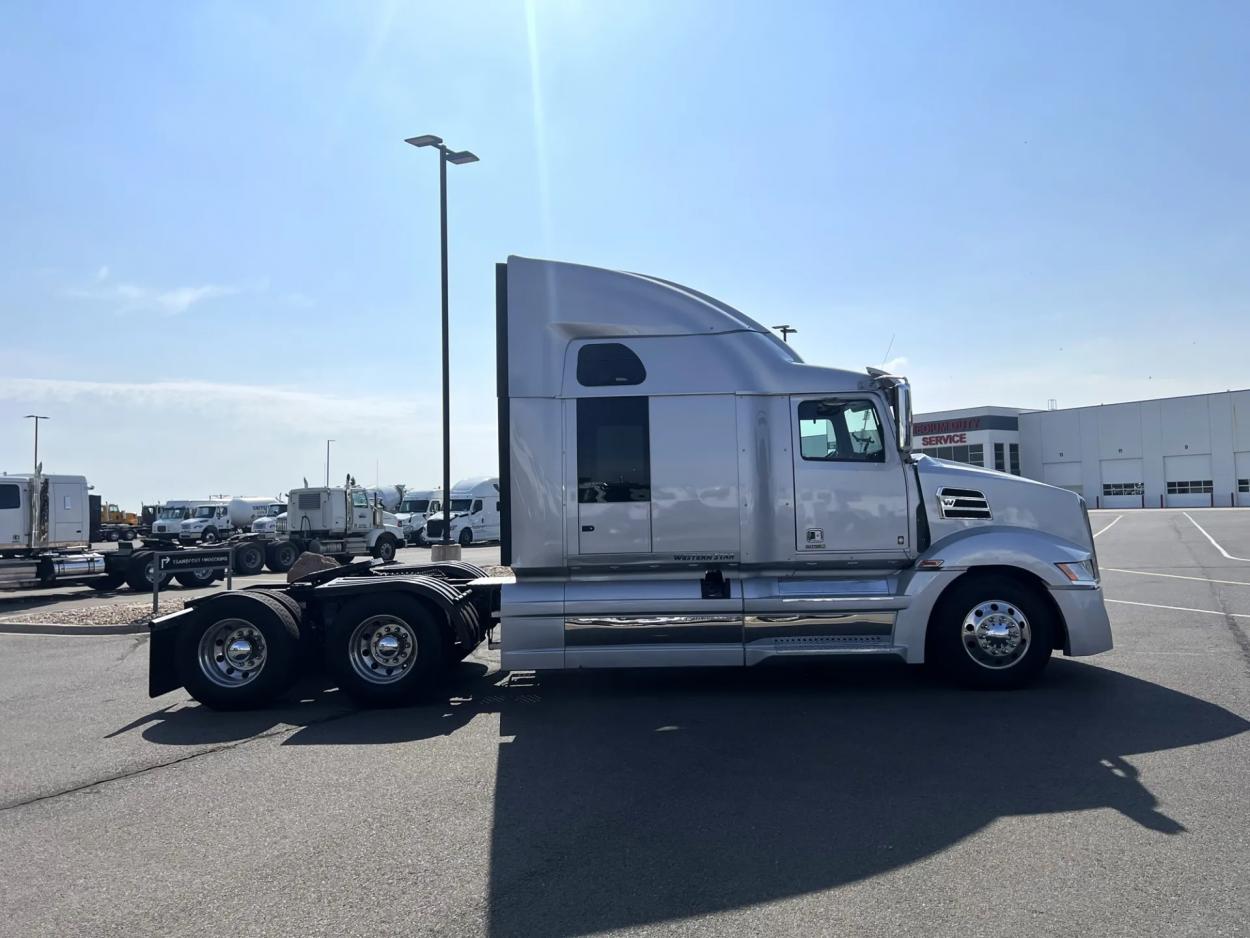 2020 Western Star 5700XE | Photo 4 of 20
