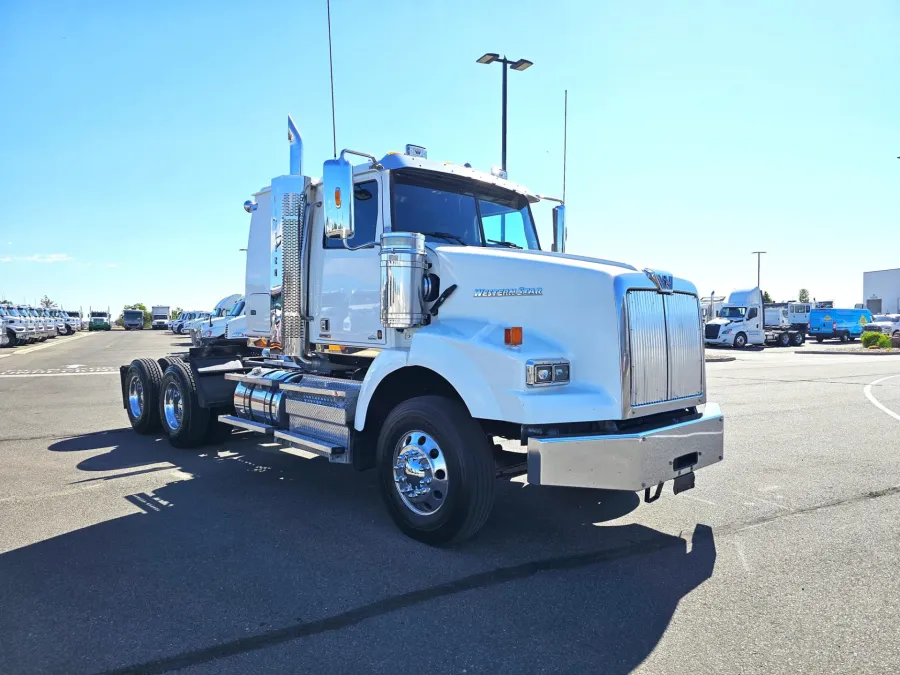 2020 Western Star 4900SA | Photo 3 of 20