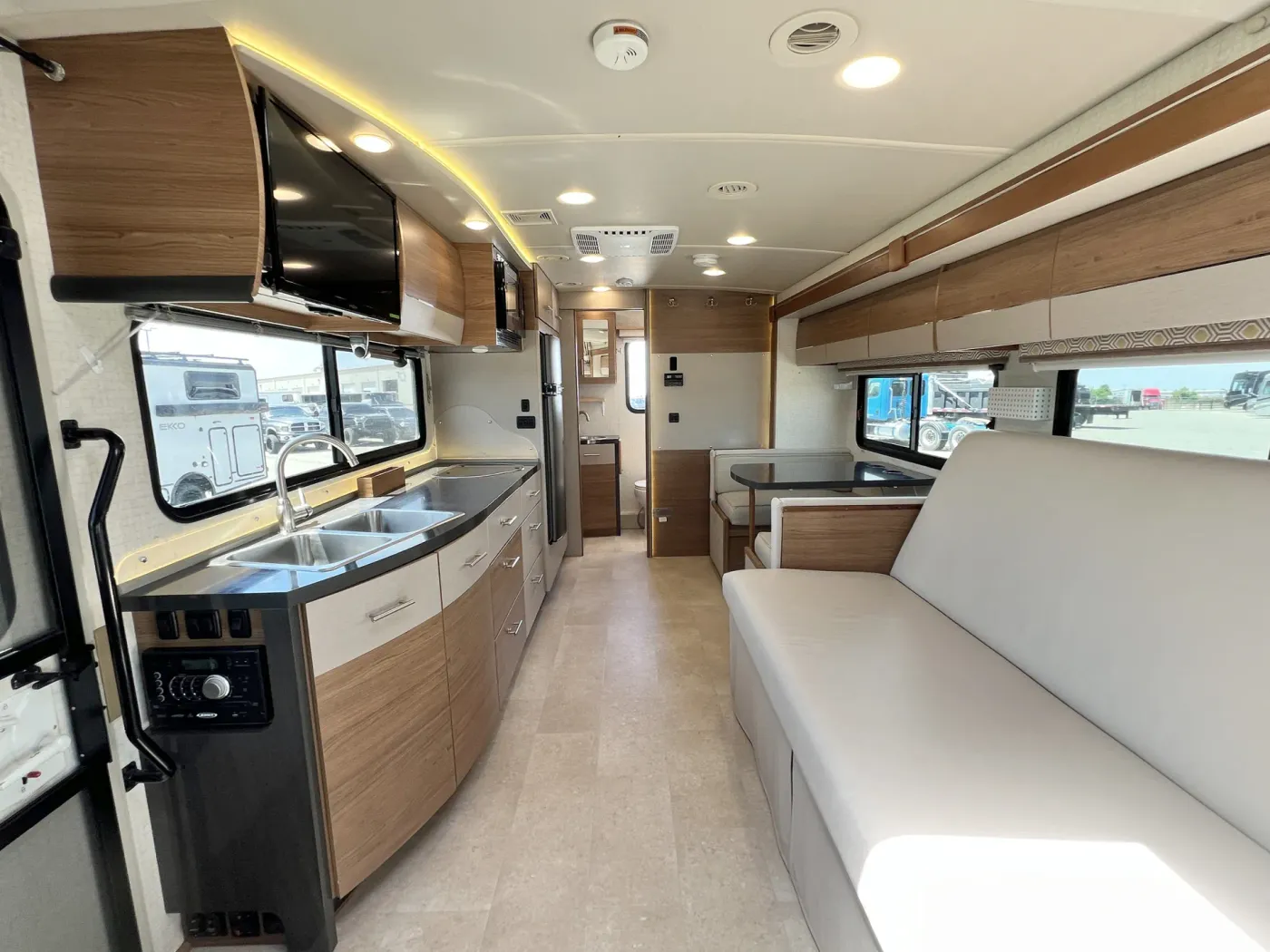 2016 Winnebago Navion 24M | Photo 4 of 22