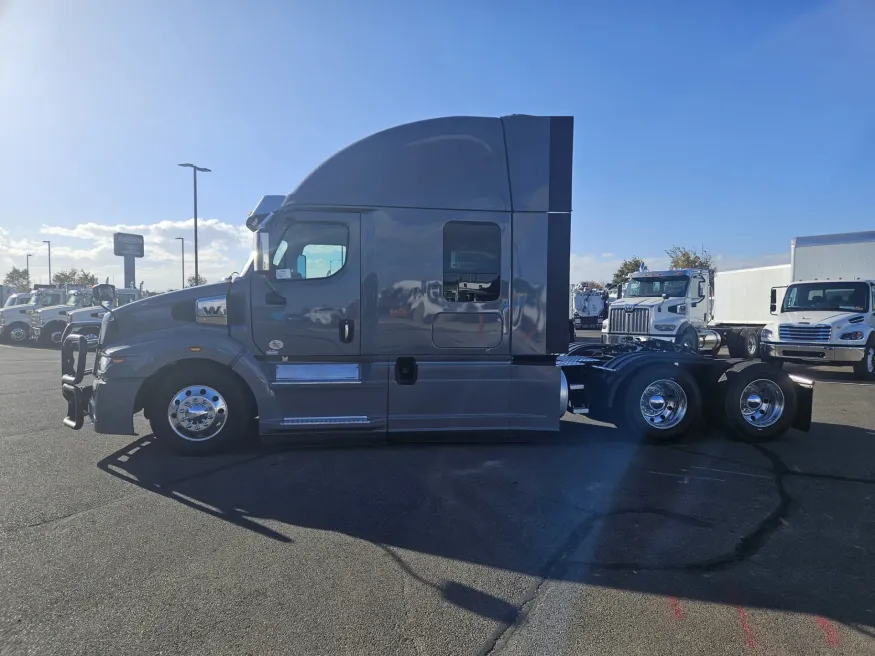 2023 Western Star 57X | Photo 8 of 17