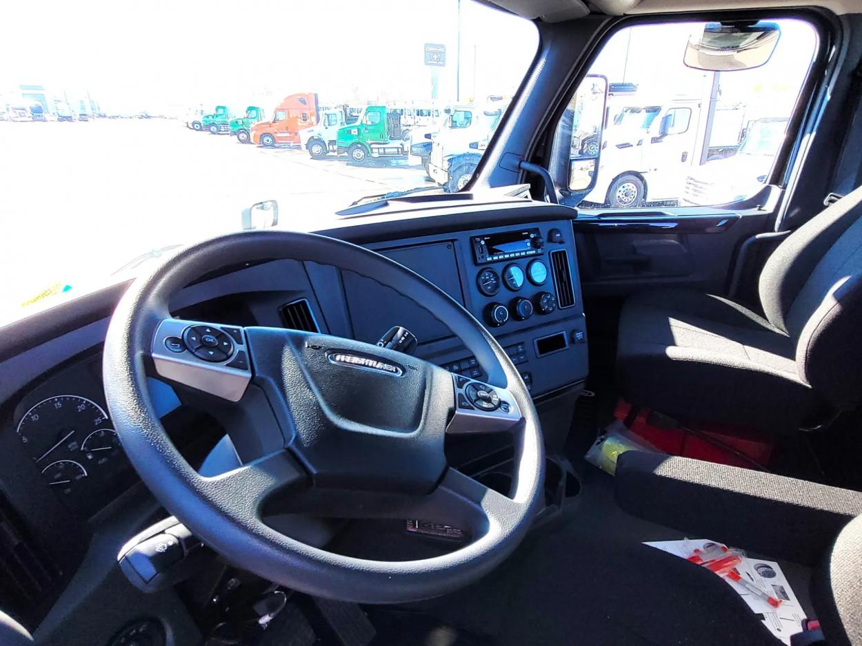 2024 Freightliner Cascadia 126 | Photo 10 of 12