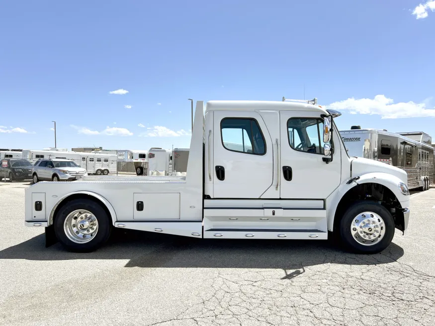 2024 Freightliner M2 106 Summit Hauler | Photo 24 of 26