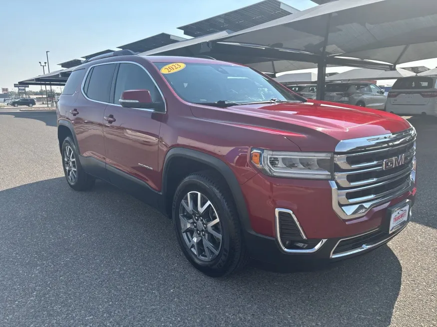 2023 GMC Acadia SLT | Photo 6 of 24