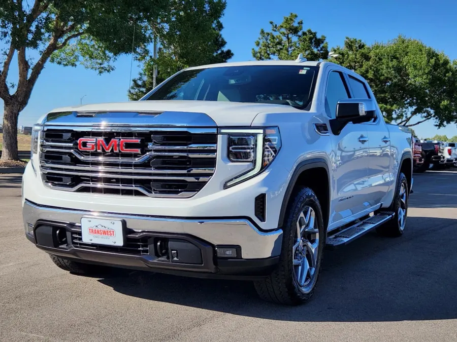 2023 GMC Sierra 1500 SLT | Photo 3 of 31